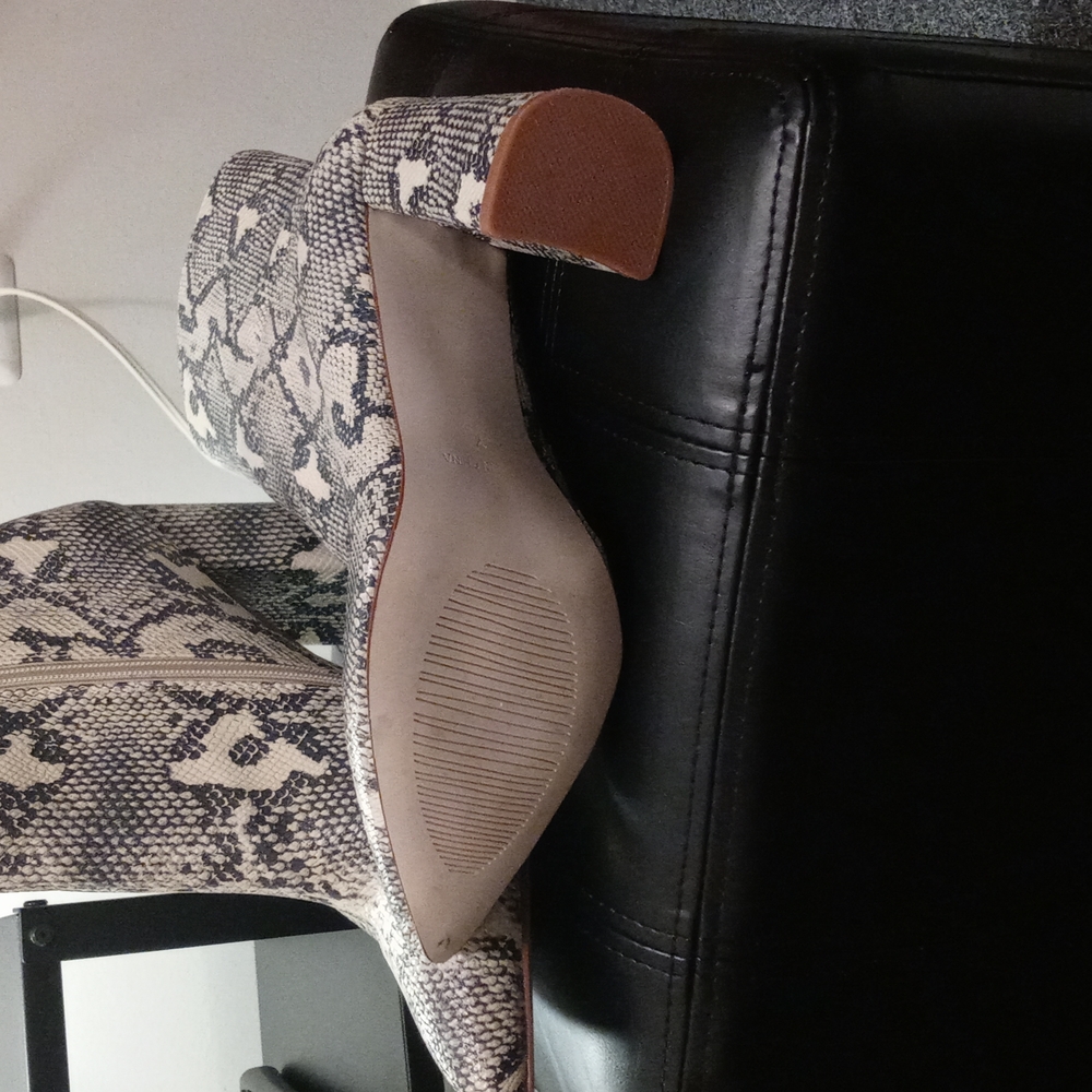 Boots - Picture 3 of 4